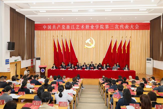 上午会议.jpg