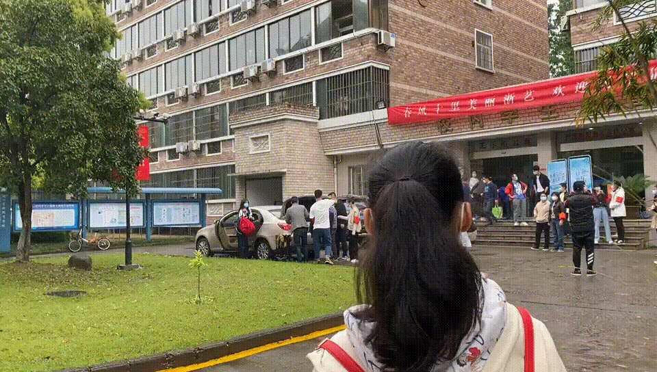 回寝室学生1.gif 回寝室学生1.gif